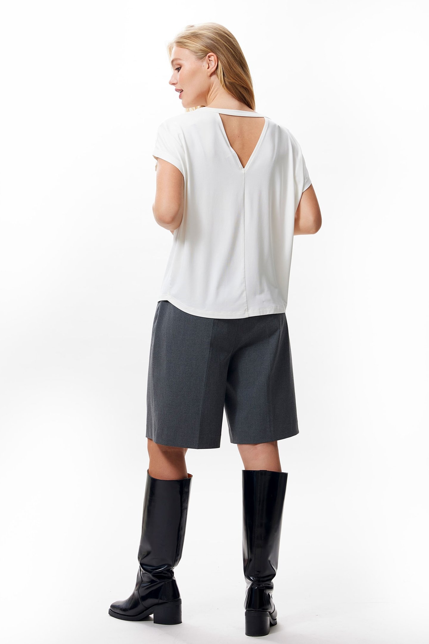 TSHIRT WITH OPEN BACK DETAIL EGRET 2