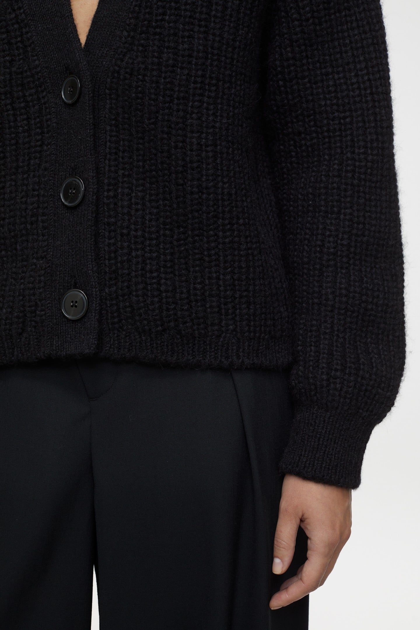 V CARDIGAN LONG SLEEVE KNITS BLACK 5