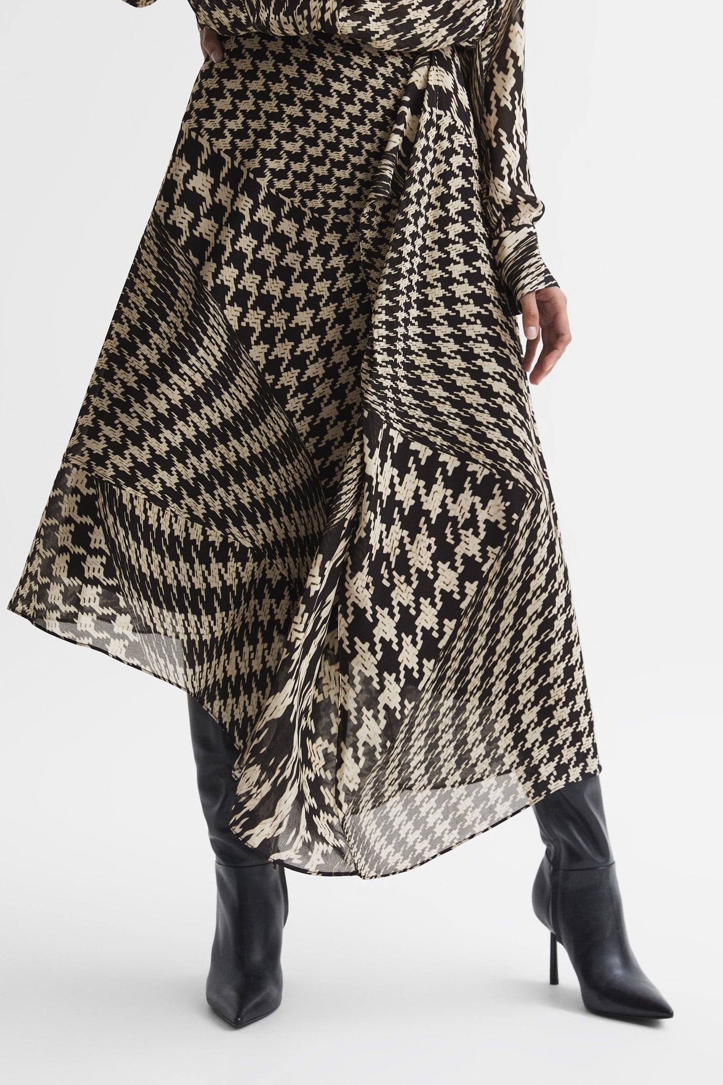 PRINTED ASYM MIDI SKIRT BLACK/WHITE 4