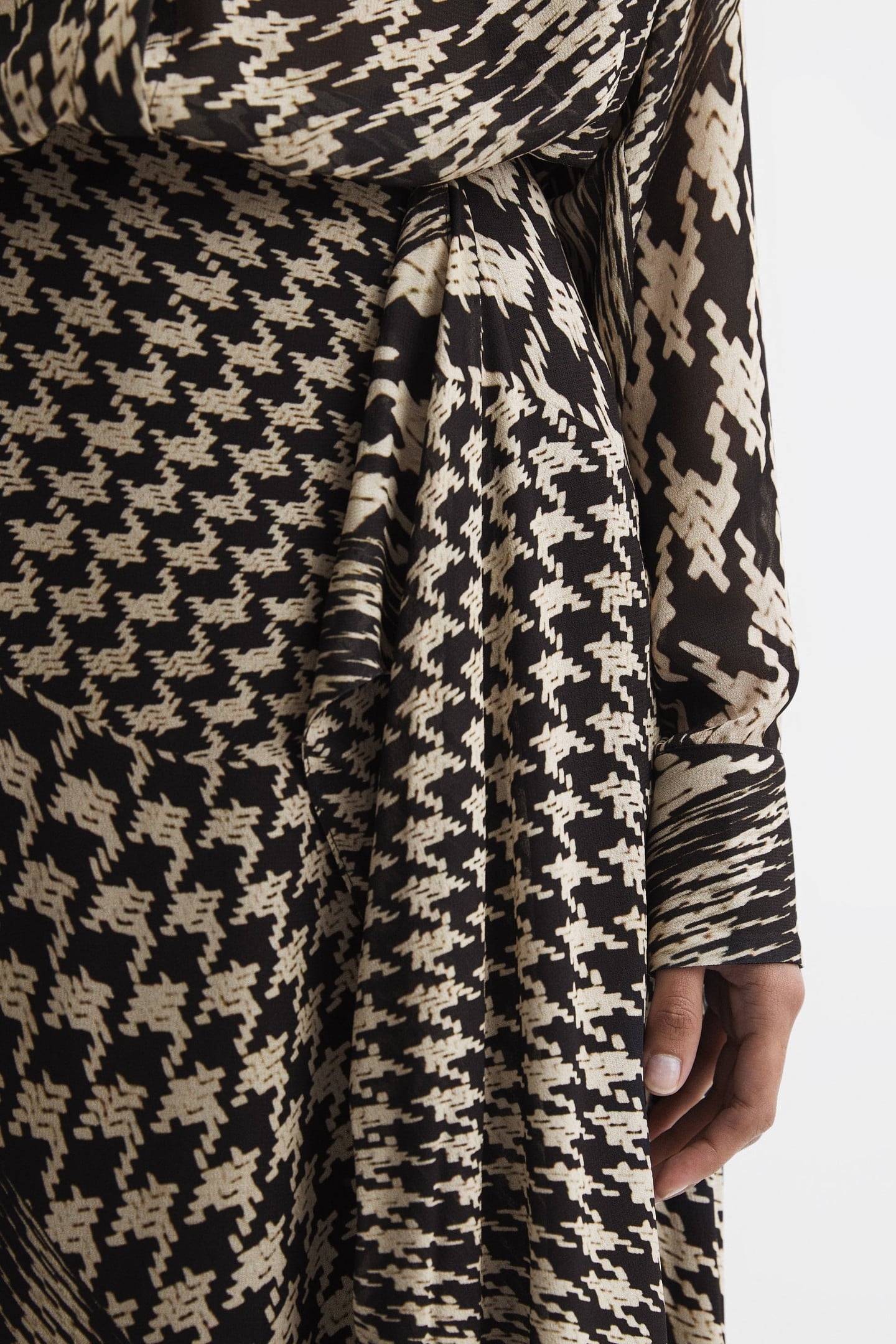 PRINTED ASYM MIDI SKIRT BLACK/WHITE 5