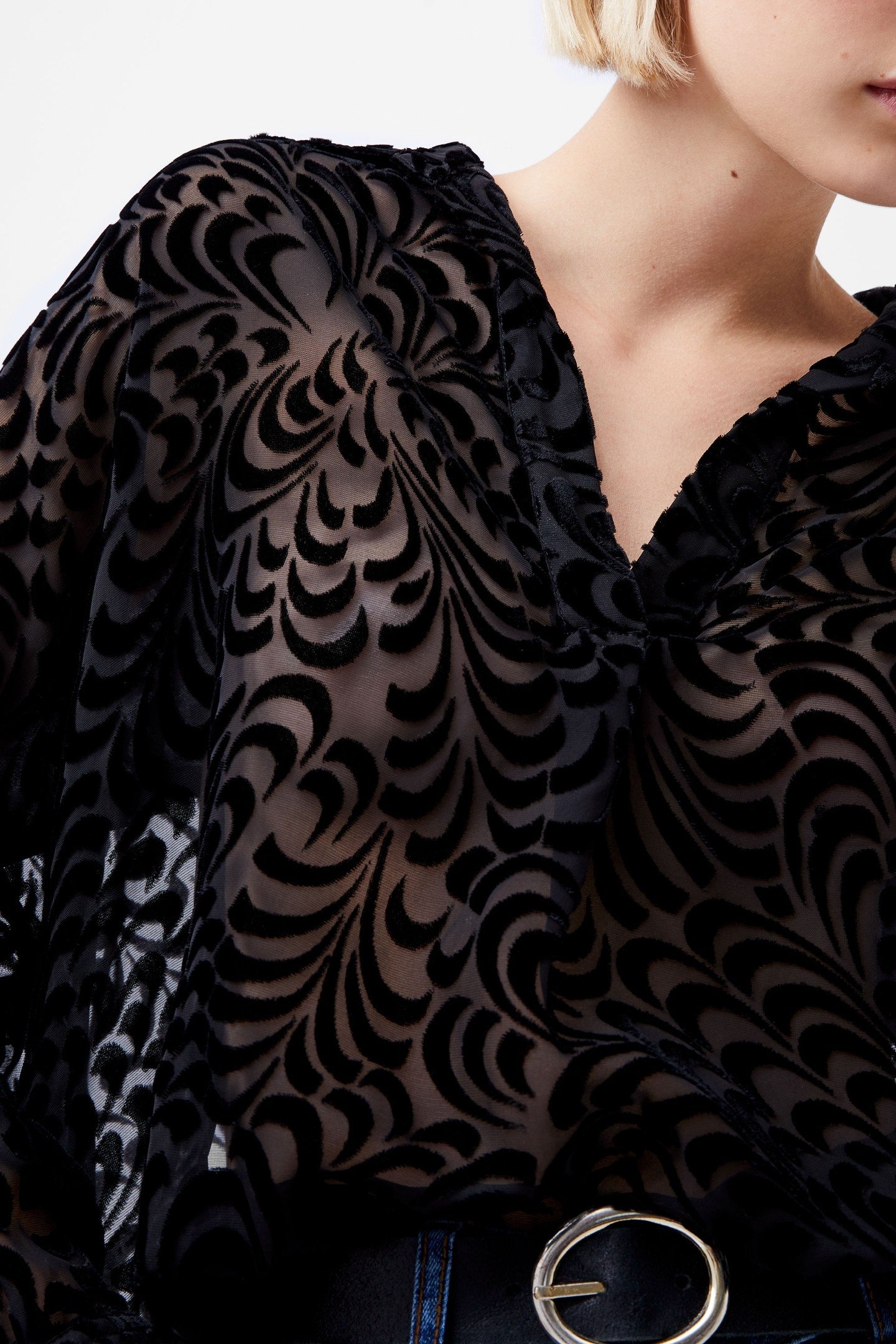 DIA DEVORE LS POPOVER BLACKOUT 4