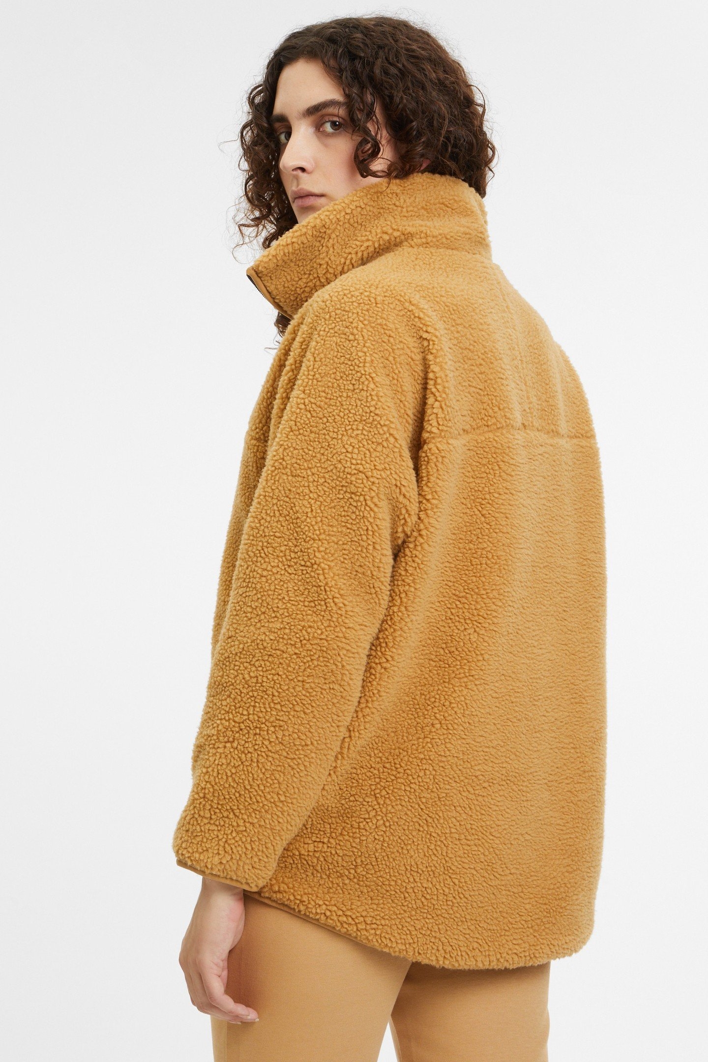 BOROVANY SHERPA JACKET ICED COFFEE 3