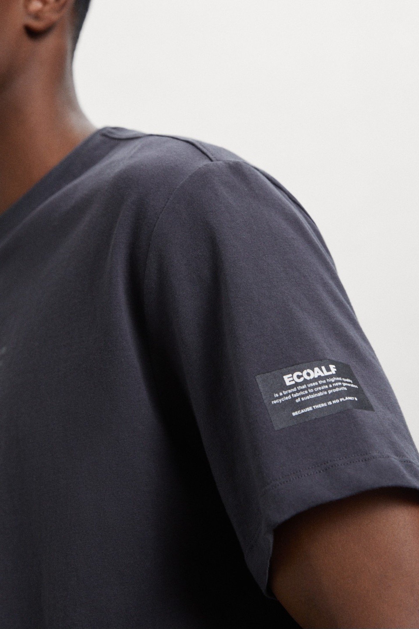 GREATALF B T-SHIRT CAVIAR 4