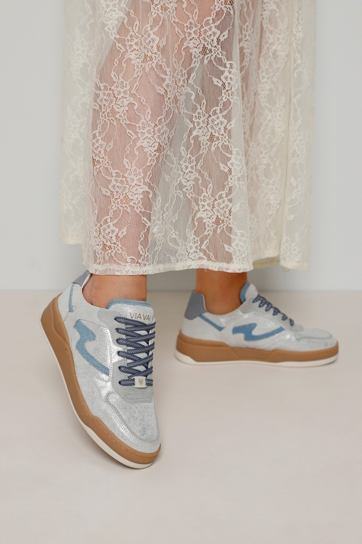 LEVI SUEDE SNEAKERS SILVER 3