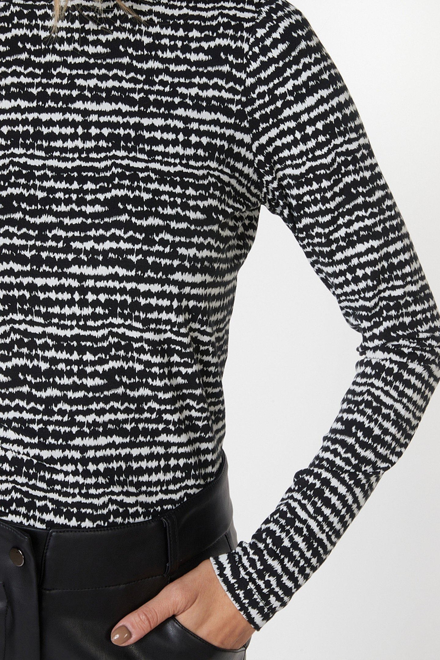 TOP GRAPHIC ILLUSION PRINT 8