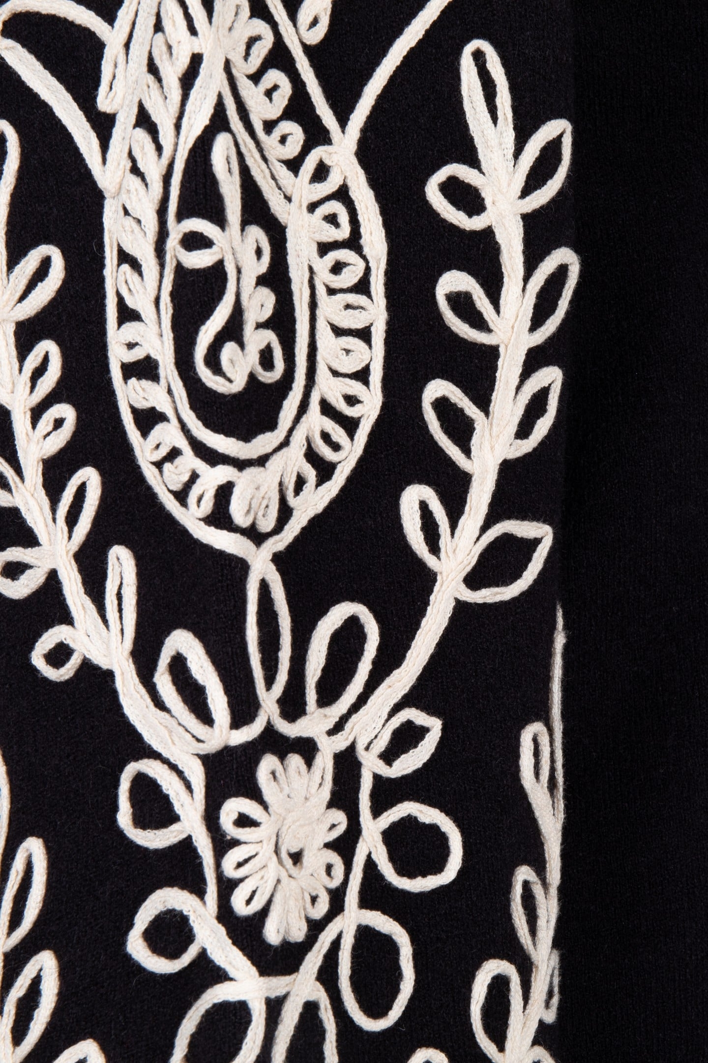 SWEATER TAPE EMBROIDERY BLACK 5