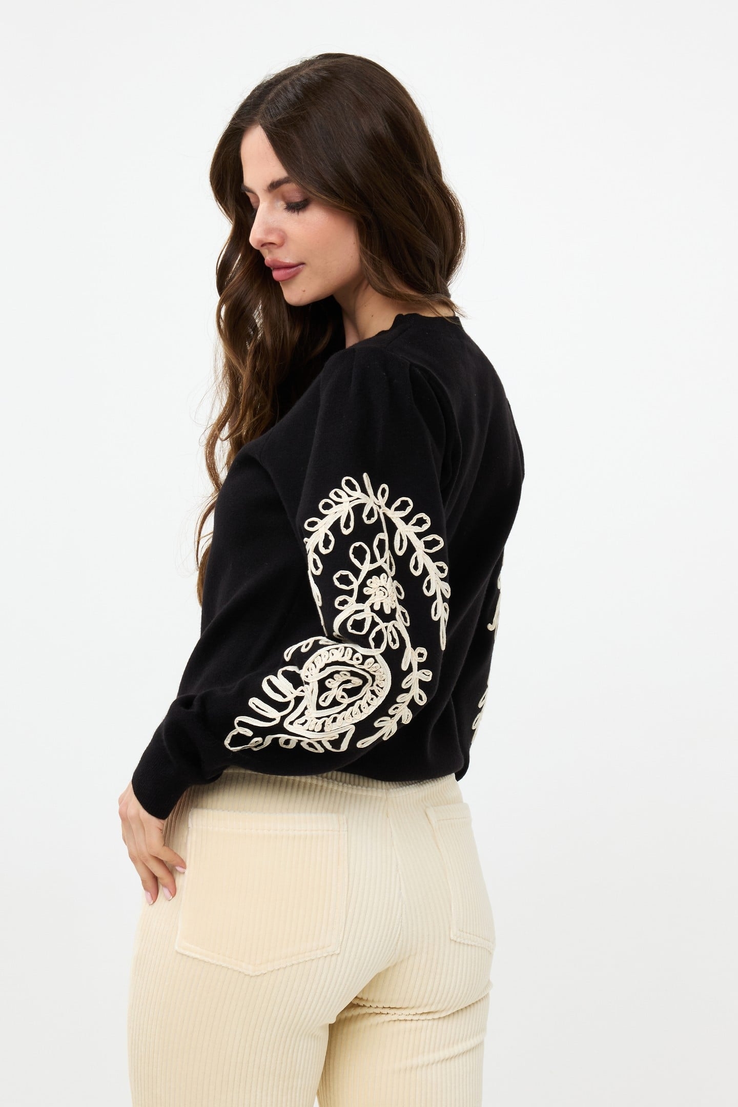 SWEATER TAPE EMBROIDERY BLACK 2
