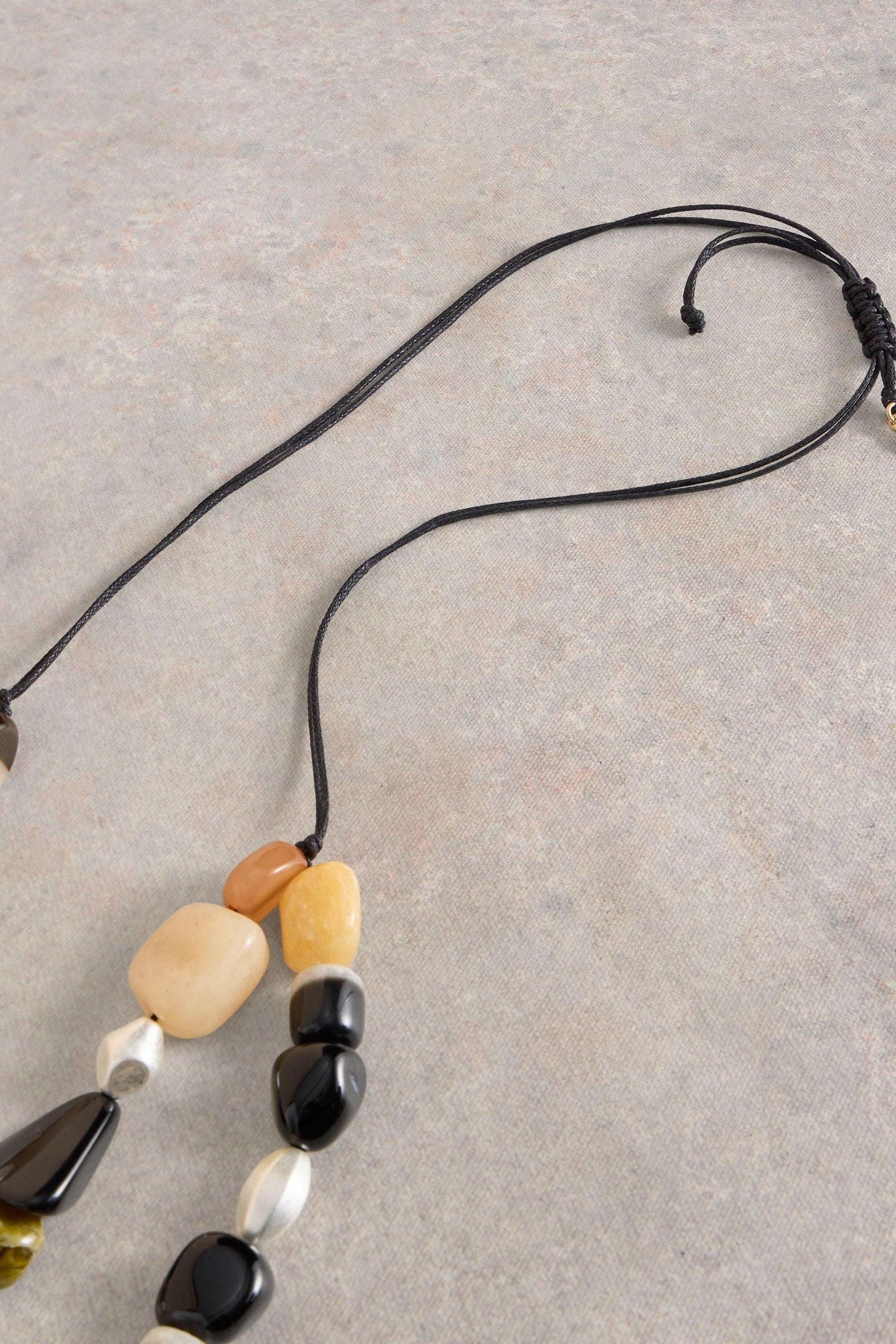 ALLIUM STONE NECKLACE BLACK MULTI 1